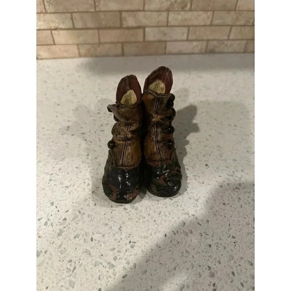 POPULAR IMPORTS 1999 “VICTORIA CHILD’S COLLECTION”  SMALL VICTORIAN SHOES FIGURE - Picture 2 of 4